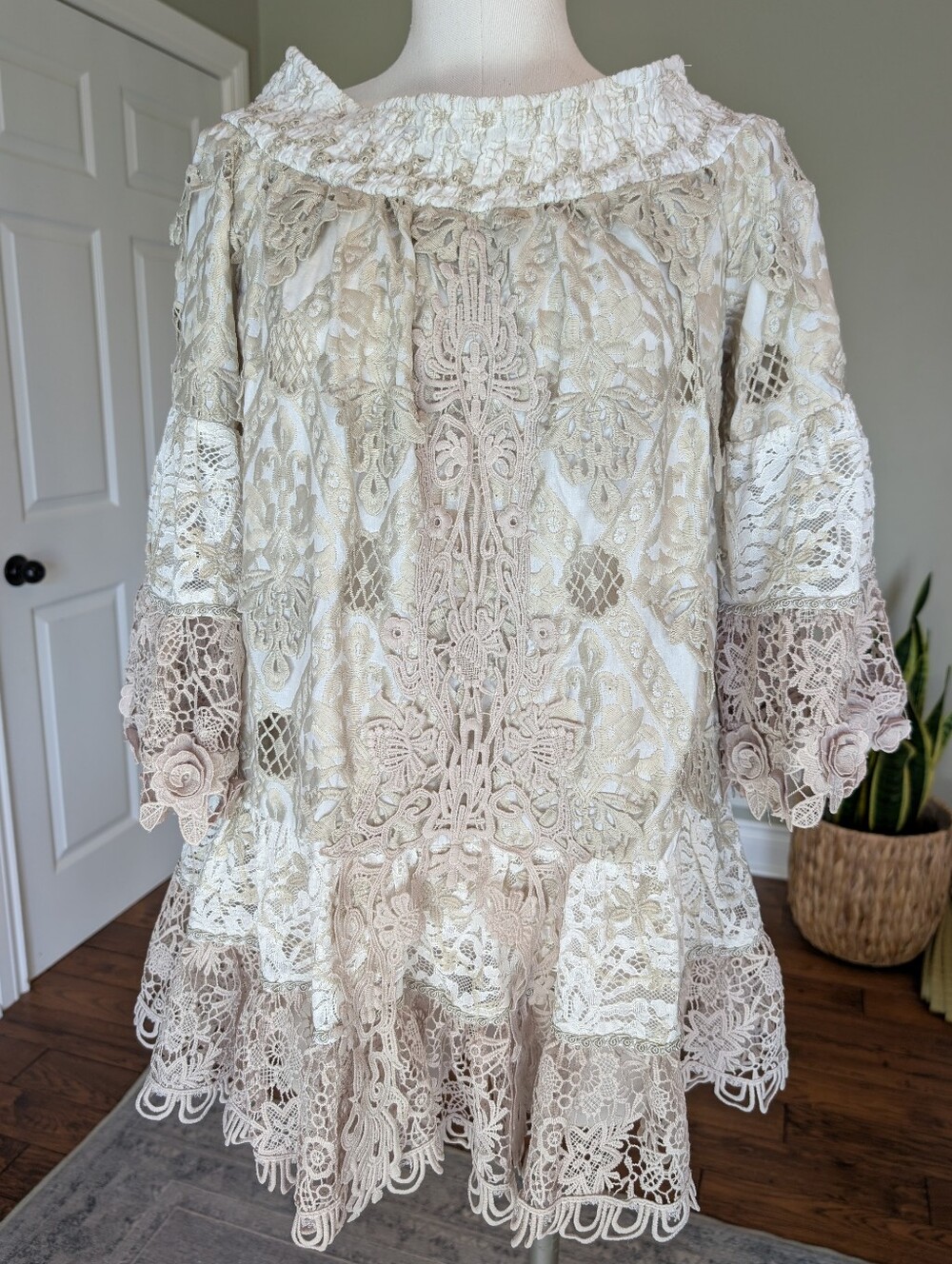 Beautiful Antica Sartoria by Giacomo Cinque Lace Tunic Top One Size NWT Boho